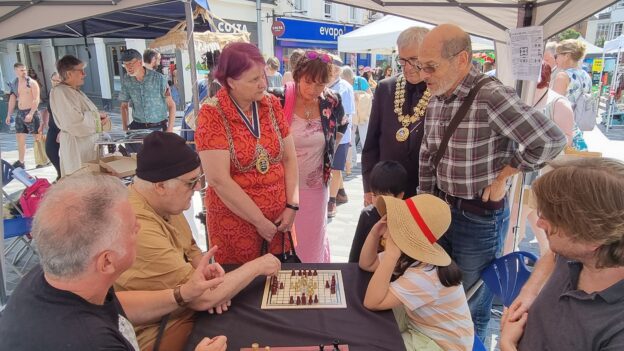 Mayor of Kingston Visiting the Chess Stand